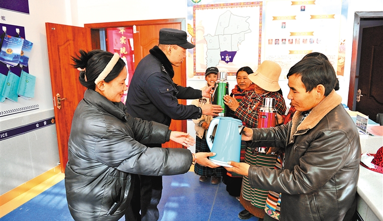 优化网格1.24万个 西藏这地用好“小网格”让群众幸福感“满格”
