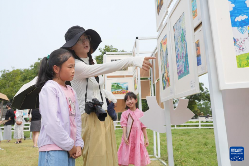 “走近原生态”儿童画巡展活动走进浙江湖州