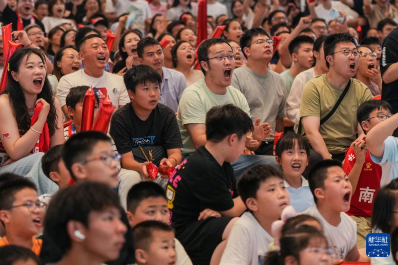 江苏南通：“第二现场”观赛区 城市“全域”看“苏超”