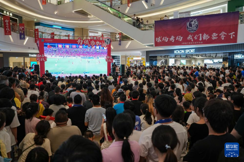 江苏南通：“第二现场”观赛区 城市“全域”看“苏超”