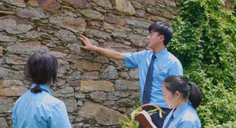 丹巴 检察官对丹巴境内古碉进行实地摸排.jpg