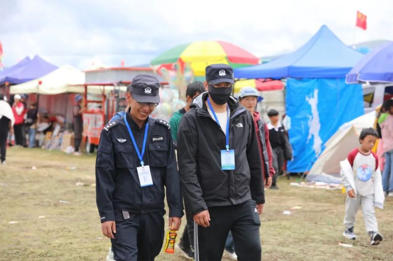 石渠 检察服务巡逻队护航县文化旅游帐篷节.jpg