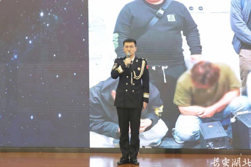 市公安局7-青山区分局青年网安民警郭庭宇.jpg